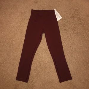 New with tags lululemon burgundy cropped leggings